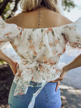 Load image into Gallery viewer, Floral Print Puff Sleeve Top
