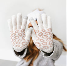 Load image into Gallery viewer, Leopard Knit Gloves
